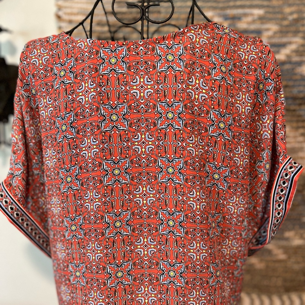 Max Studio Women's Floral V-Neck Top - Picture 8 of 10